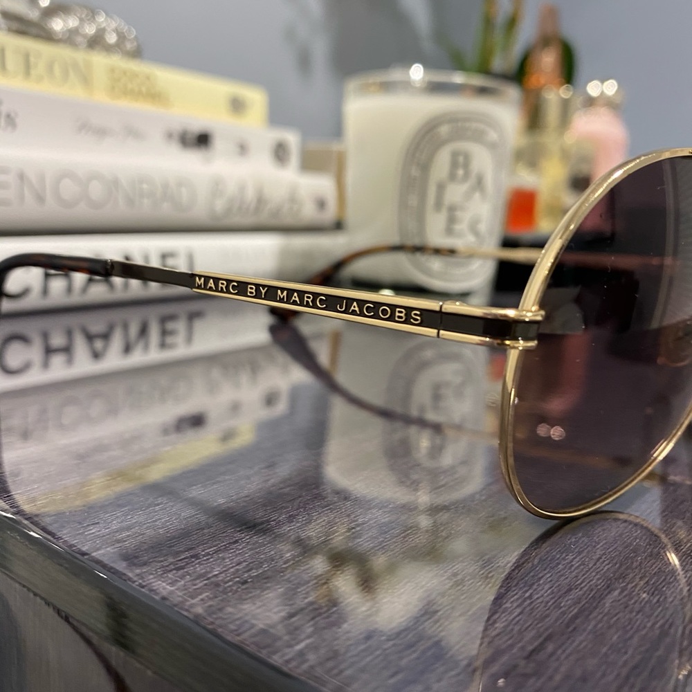 Marc Jacobs Aviator sunglasses Gold